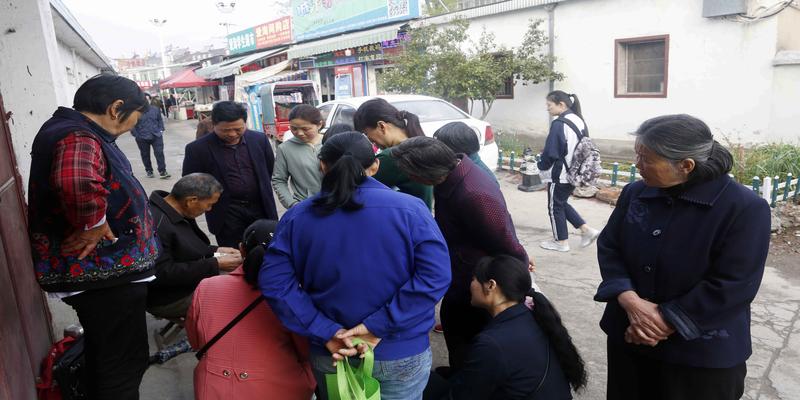 铜板怎么算卦(算命先生预测孩子高考成绩)