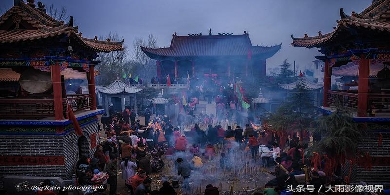 长垣有个女的算卦比较准(烧香放炮很常见)