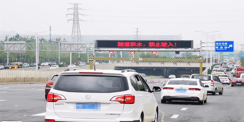 八字火土两旺滴水全无(直击郑州街头暴雨后)