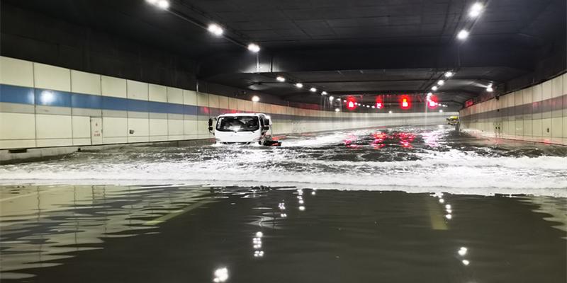 八字火土两旺滴水全无(直击郑州街头暴雨后)