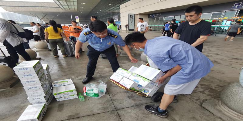 八字火土两旺滴水全无(直击郑州街头暴雨后)