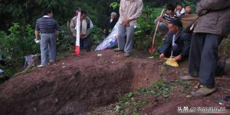 村上的人死了,开个追悼会,以寄托我们的哀思(农村祭奠仪式)