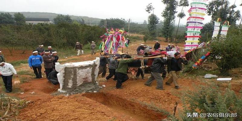 村上的人死了,开个追悼会,以寄托我们的哀思(农村祭奠仪式)