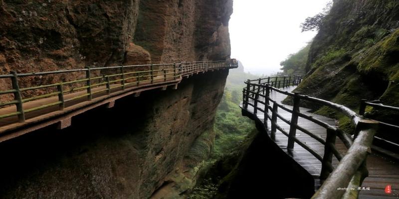 龙虎山正一观算卦(雨中寻梦龙虎山)