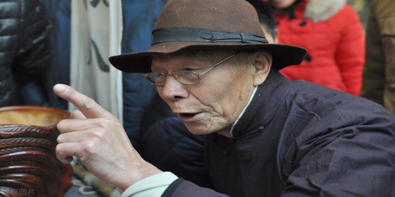 算卦能给别人说吗(我邻居里有个很厉害的算命高手)