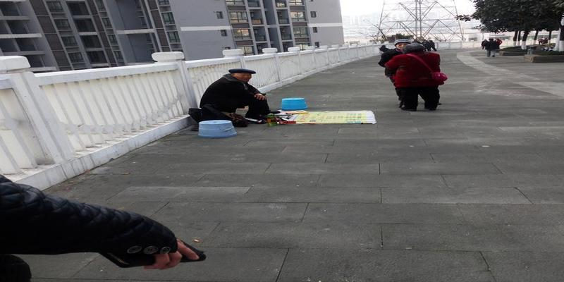 算卦街算命一条街全部为真人在线算命(重庆涪陵生活之围观涪陵八字算命一条街)